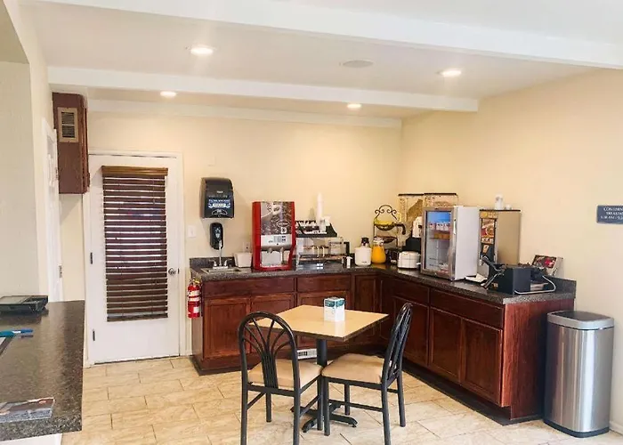 Rodeway Inn & Suites