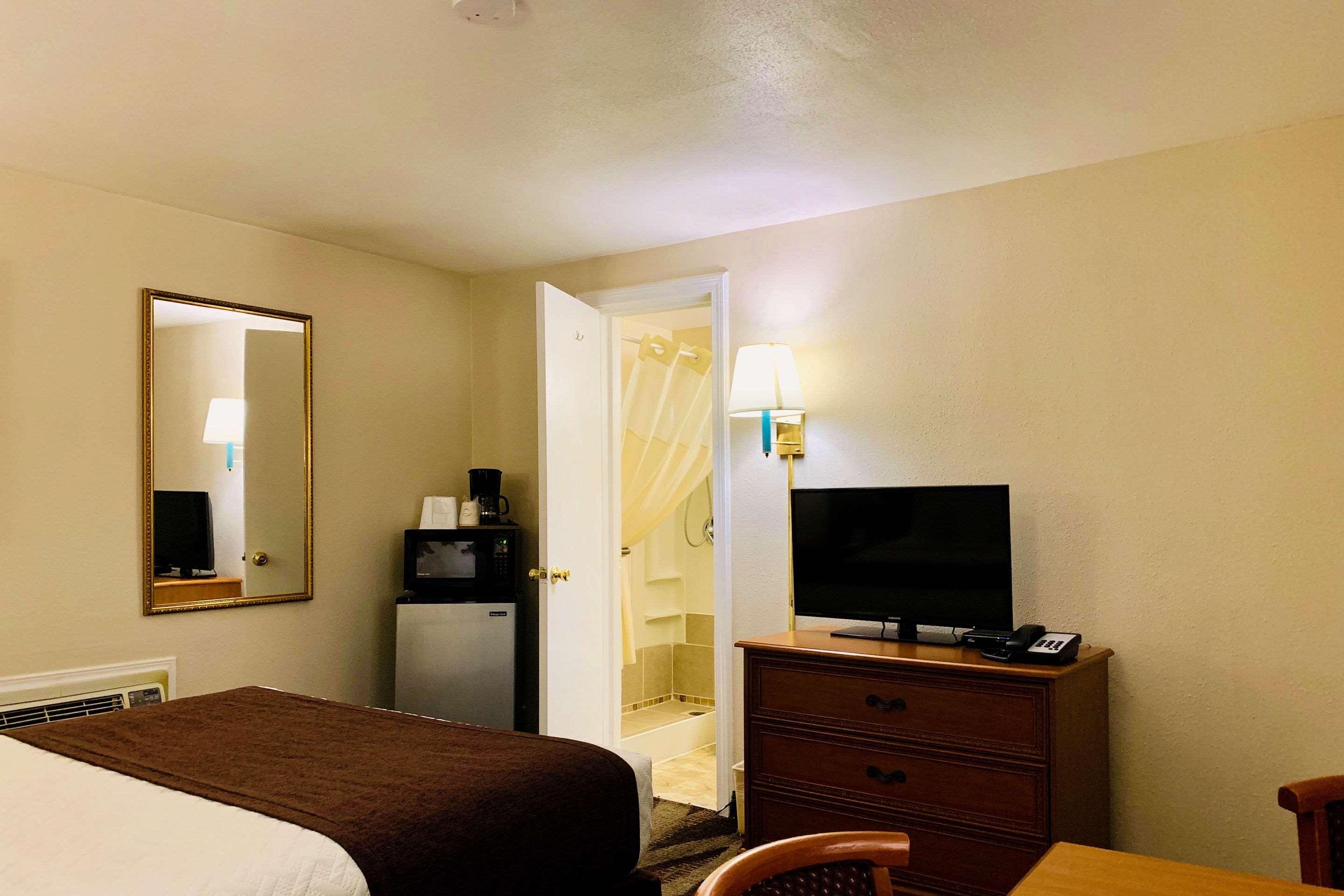 Rodeway & Hotel