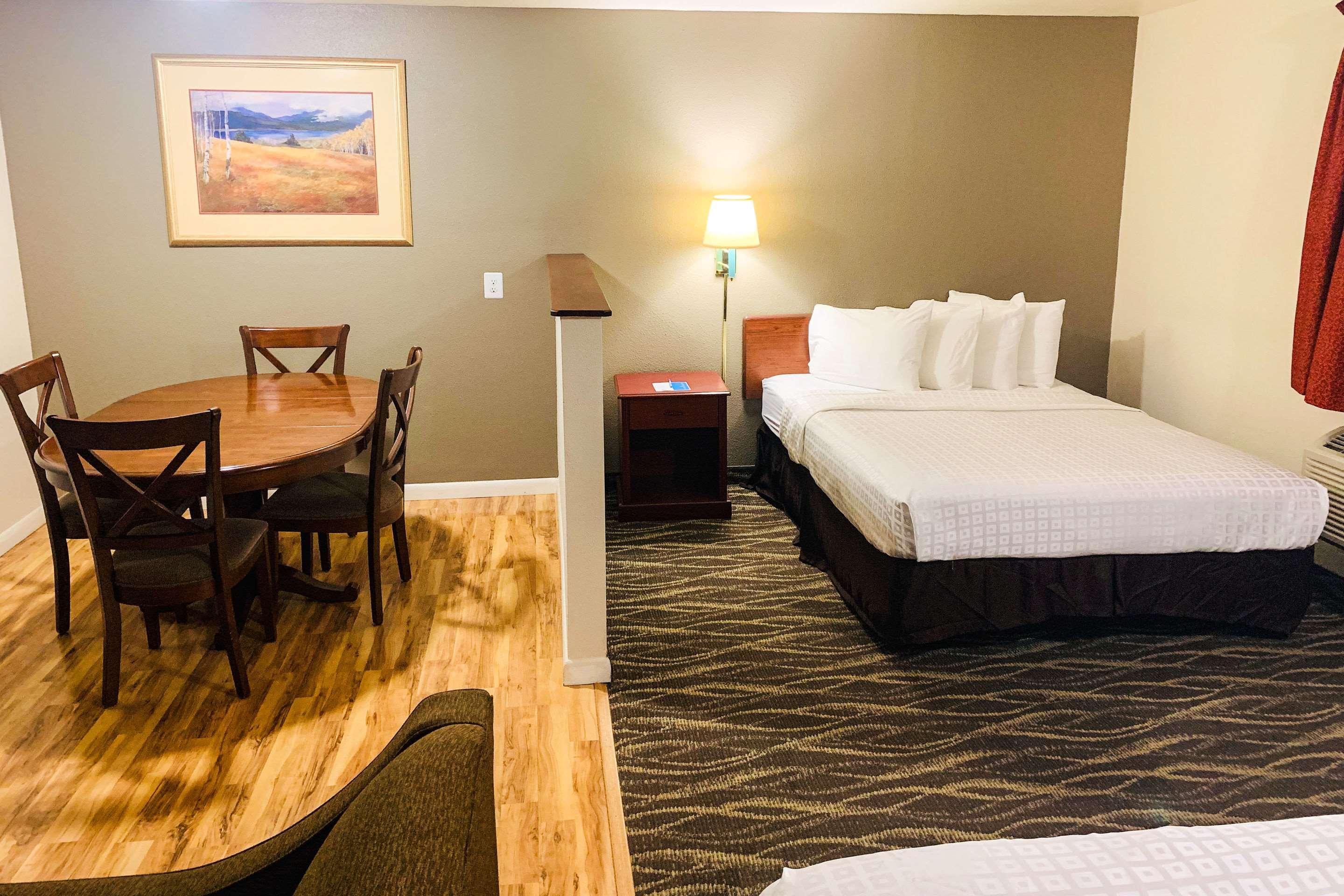 Hotel Rodeway & Sheridan