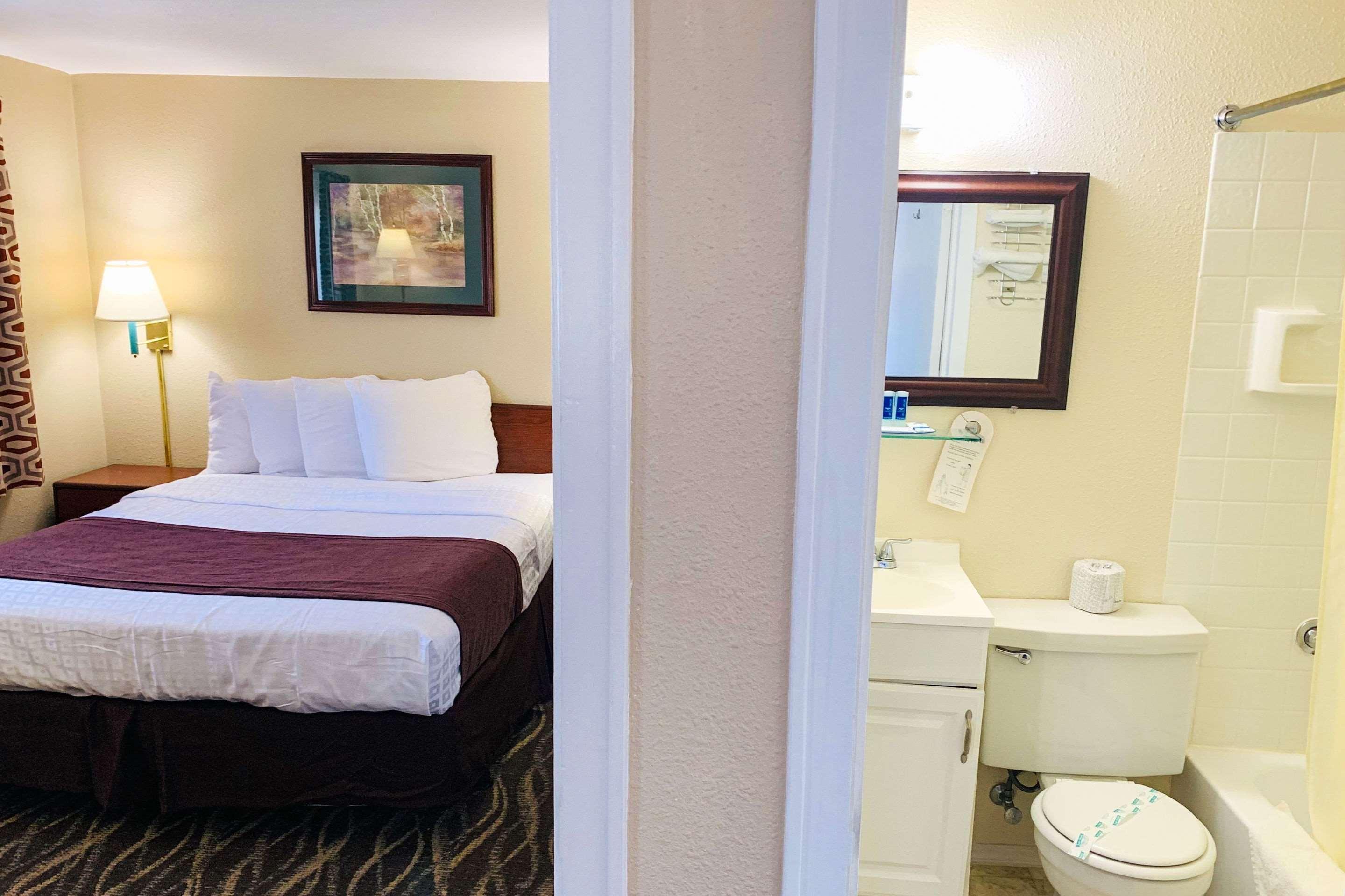 Hotel Rodeway & Sheridan