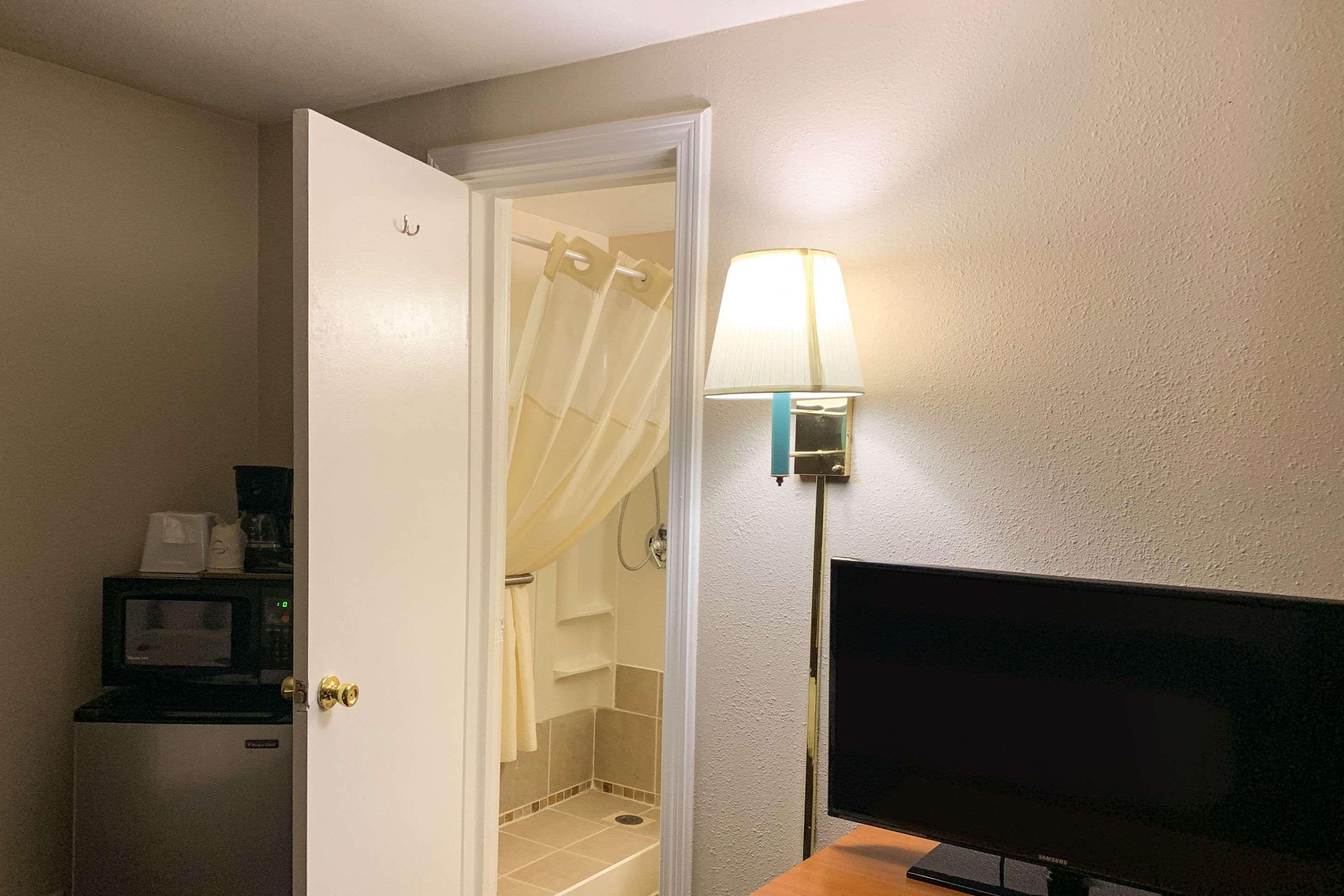 Rodeway & Hotel 2*