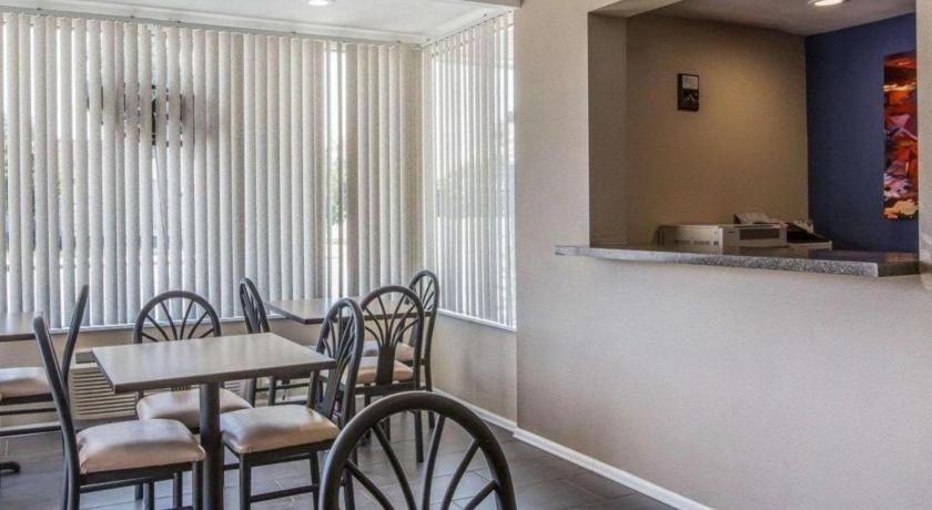 Hotel Rodeway &