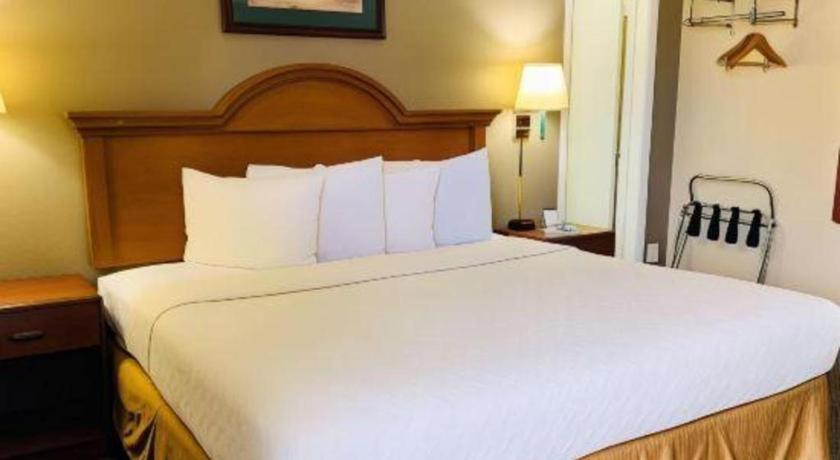 Rodeway & Hotel