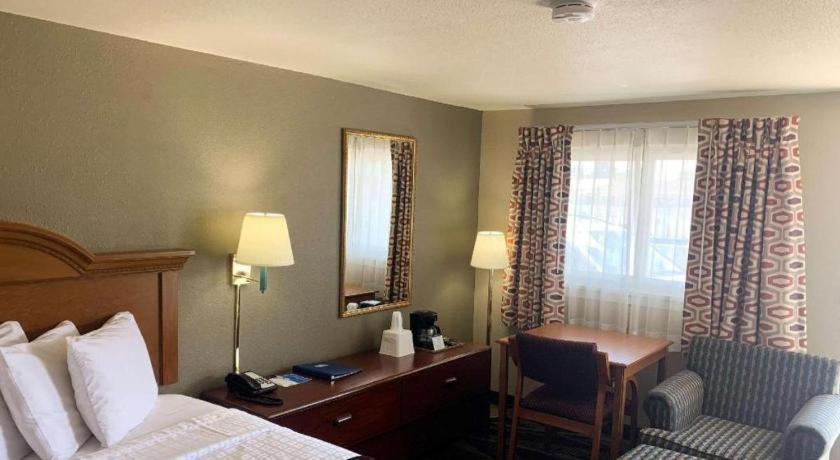 Rodeway & Hotel