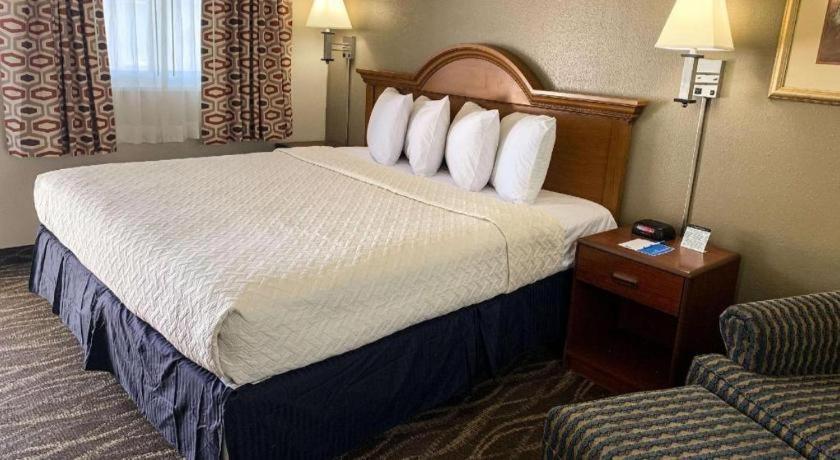 Hotel Rodeway &