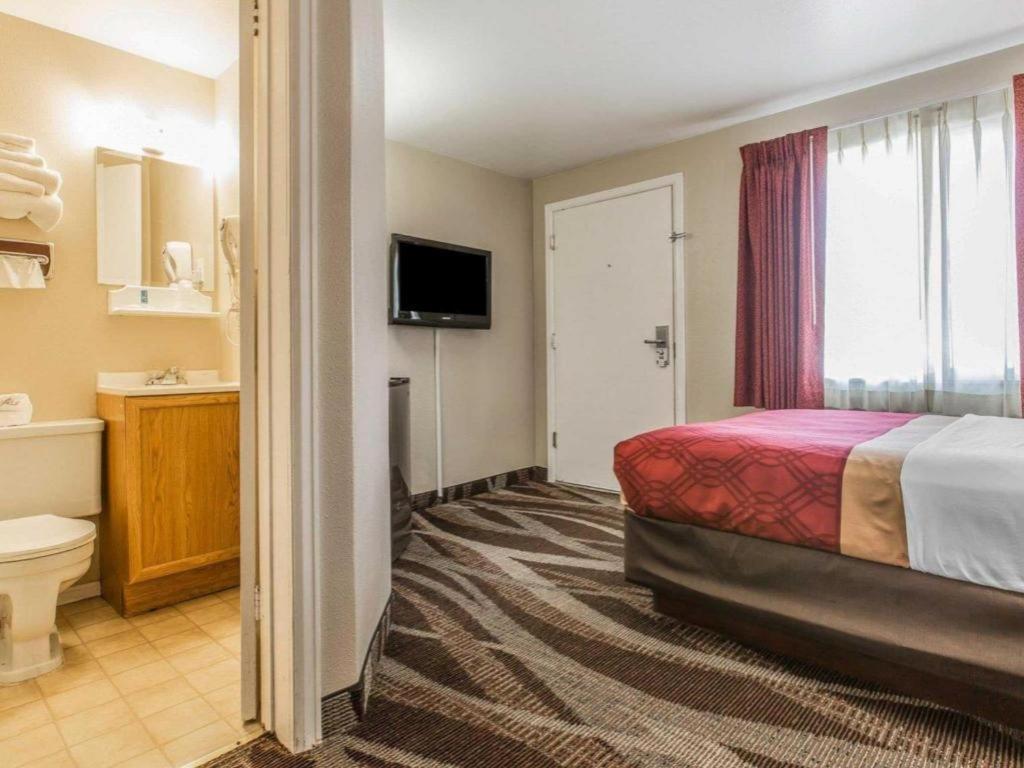 Hotel Rodeway &
