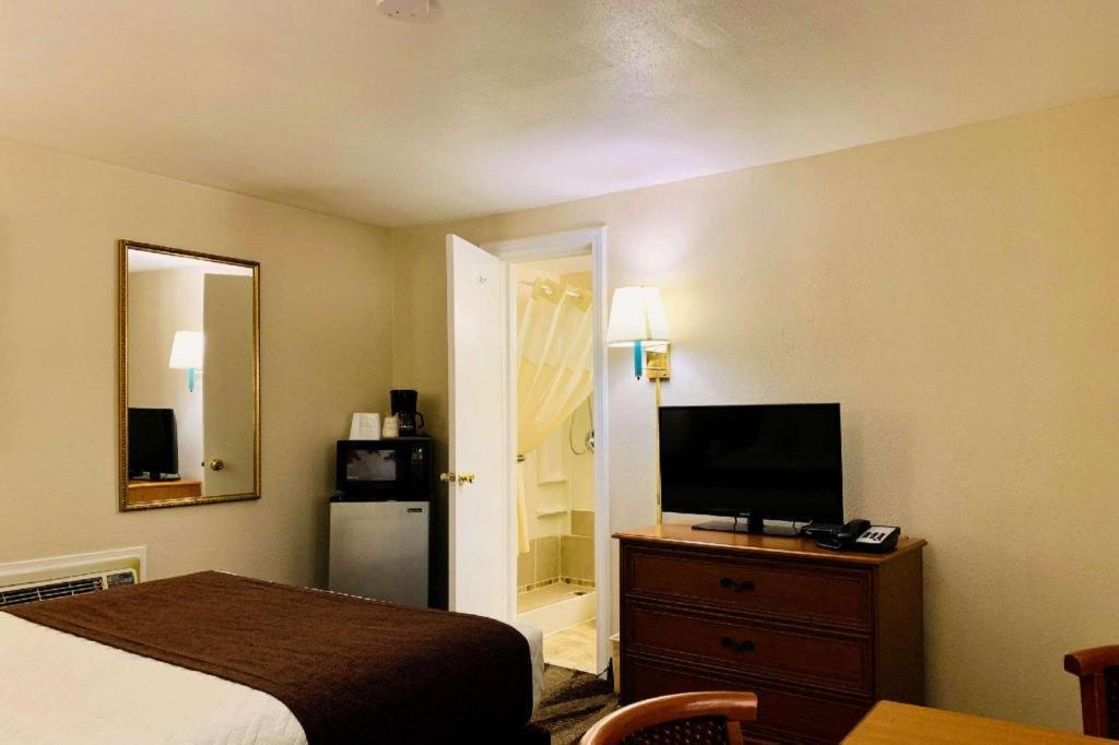 Hotel Rodeway & Sheridan