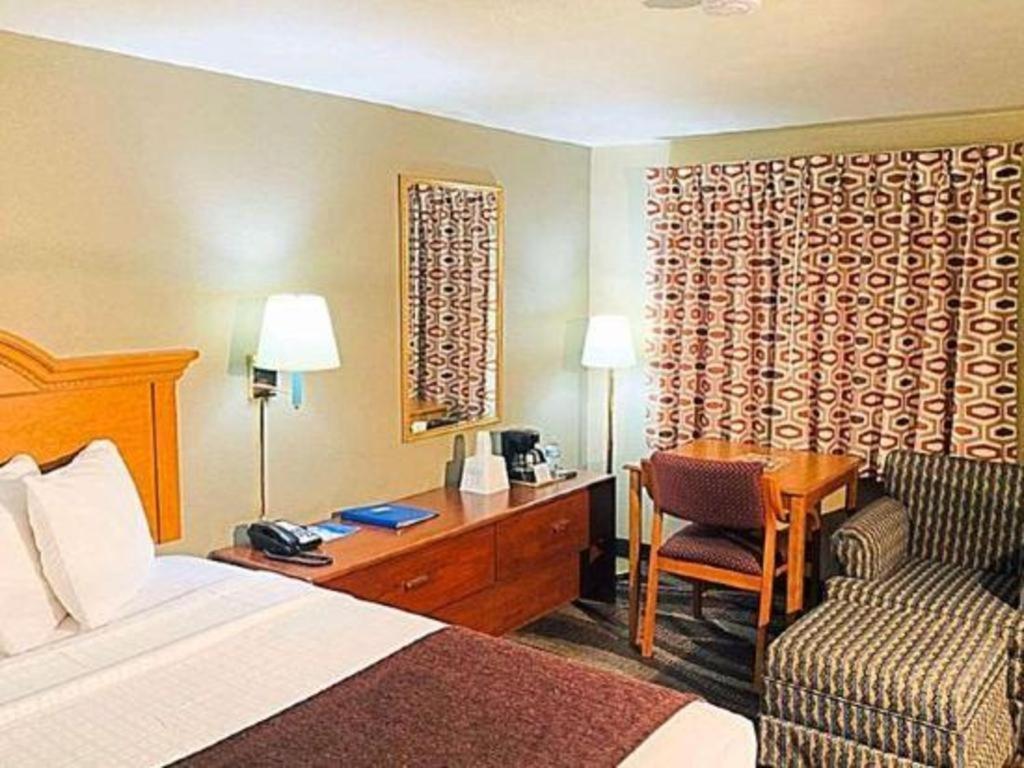 Rodeway & Hotel 2*