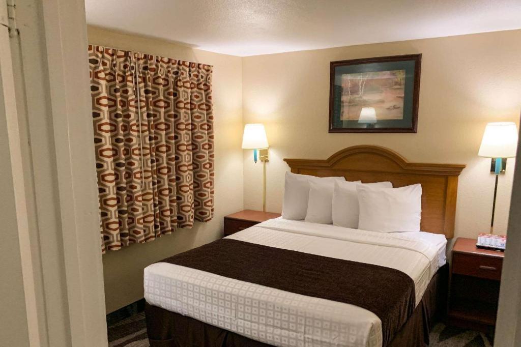 Hotel Rodeway & Sheridan