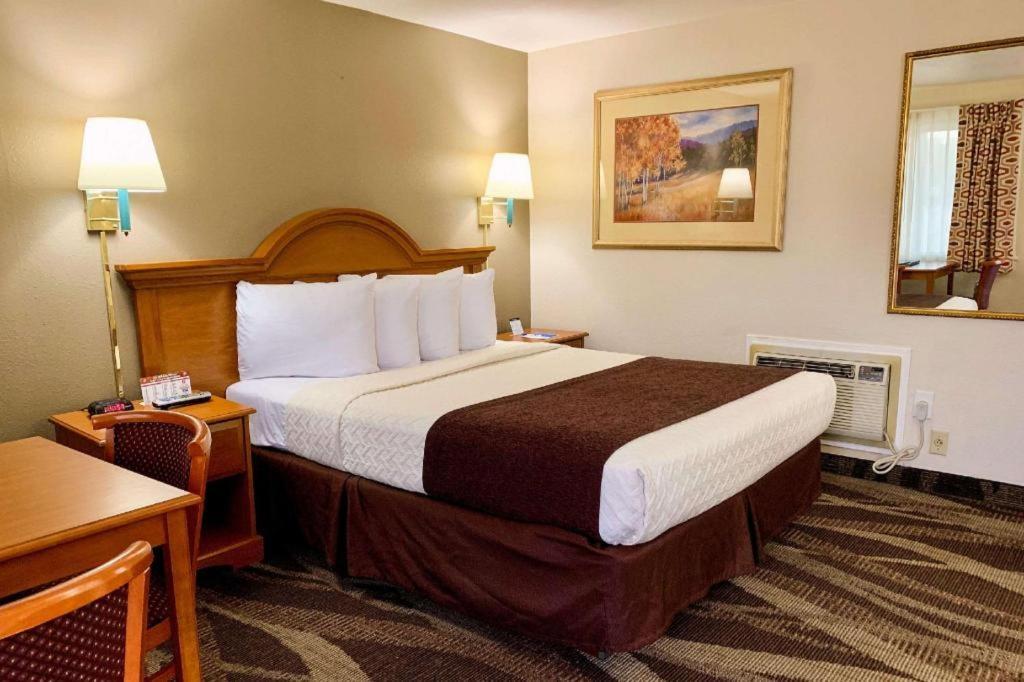 Hotel Rodeway & Sheridan