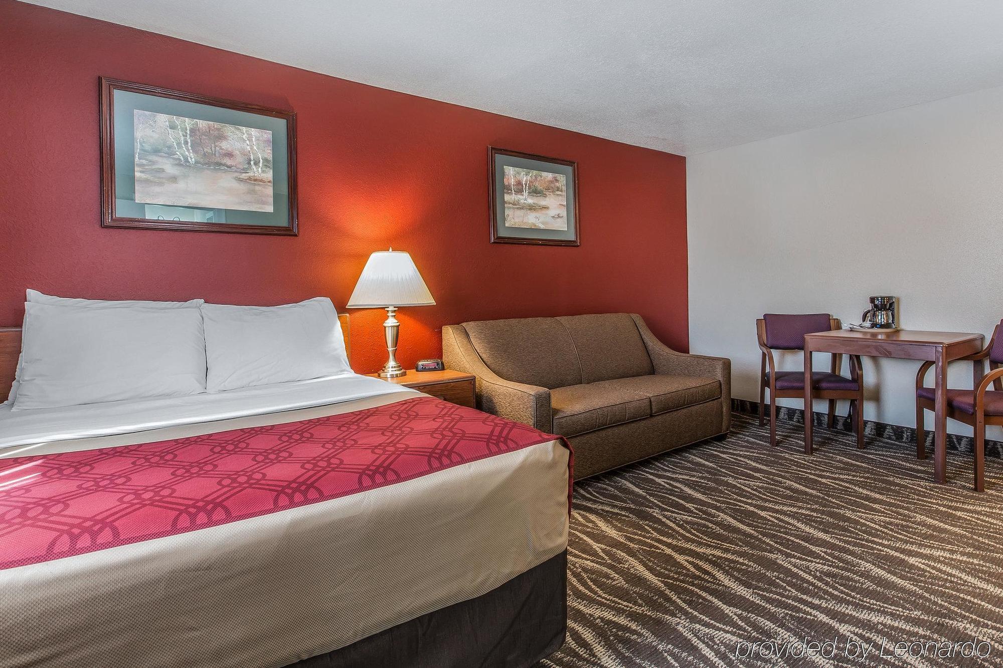 Rodeway & Hotel