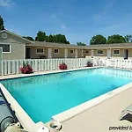 Rodeway Inn & Suites 