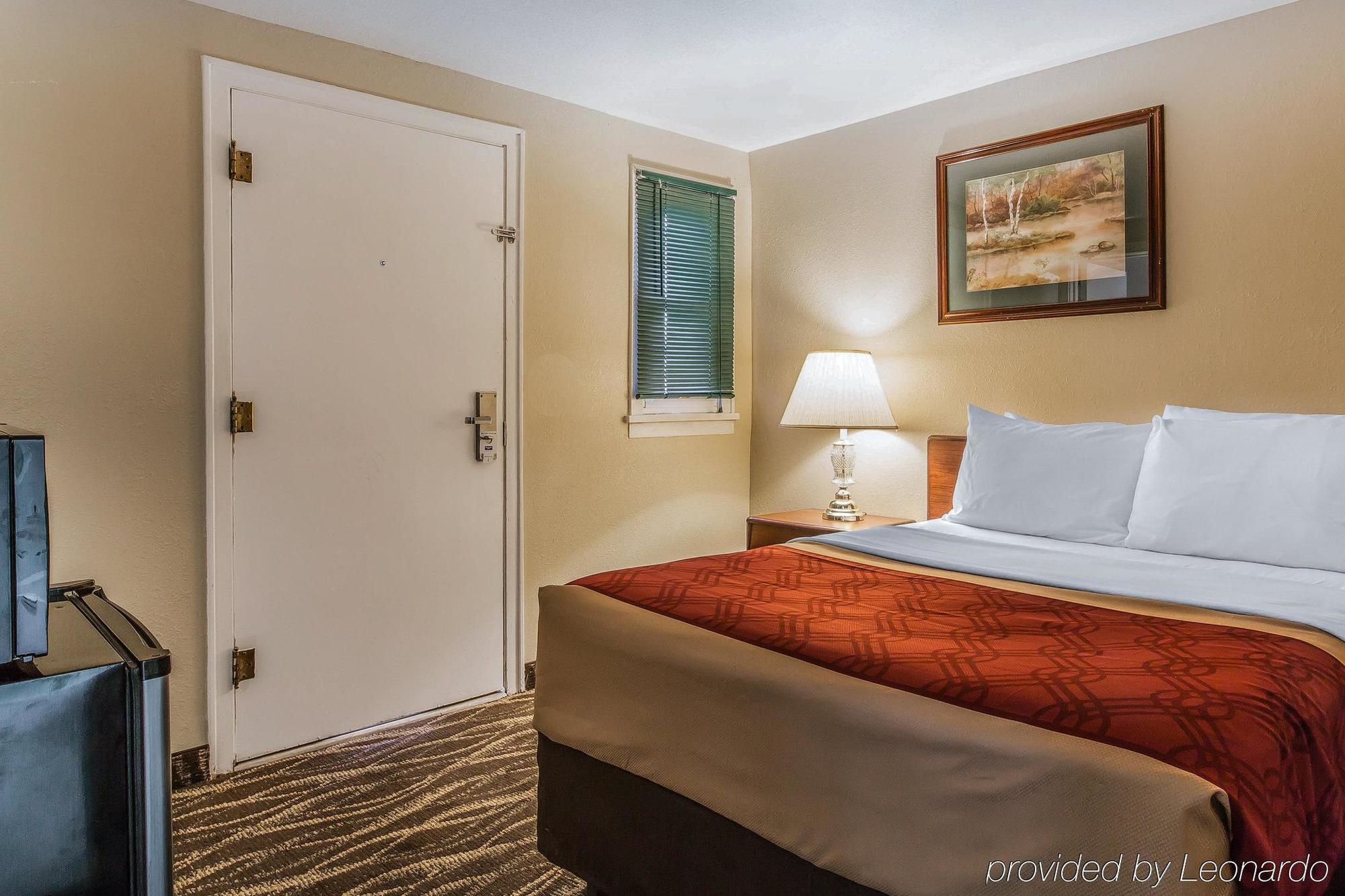 Rodeway & Hotel 2*