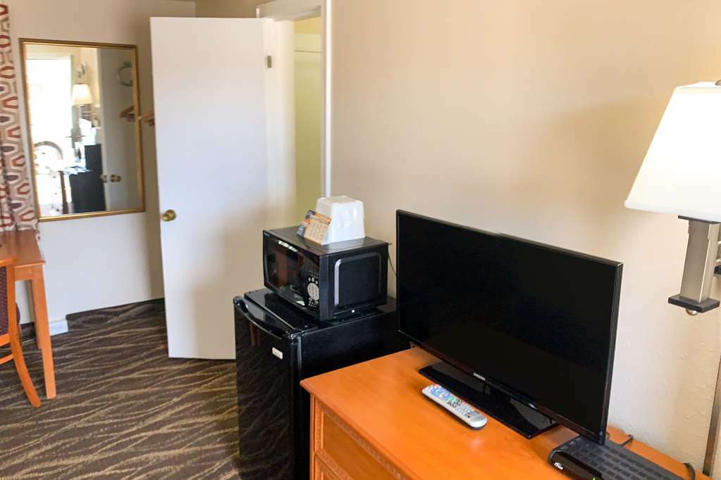 Rodeway & Hotel 2*